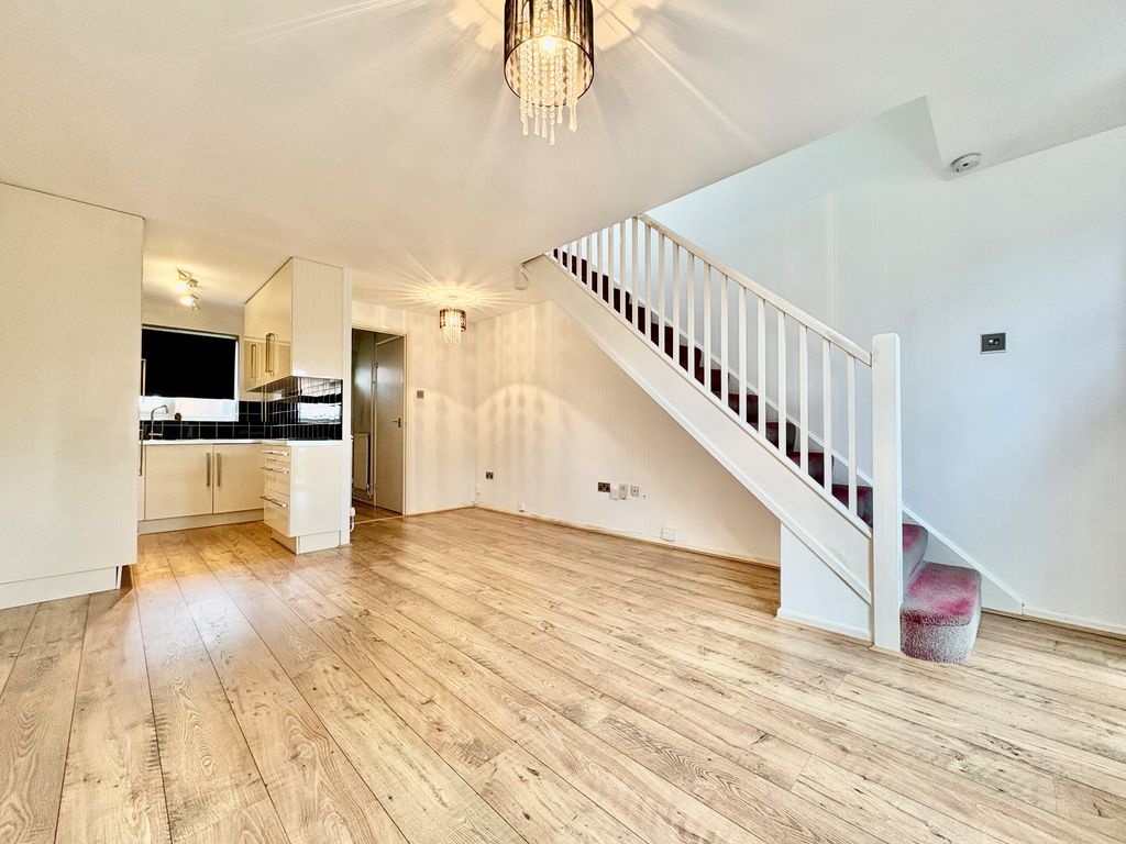 Property photo 2 of 12 Bathroom