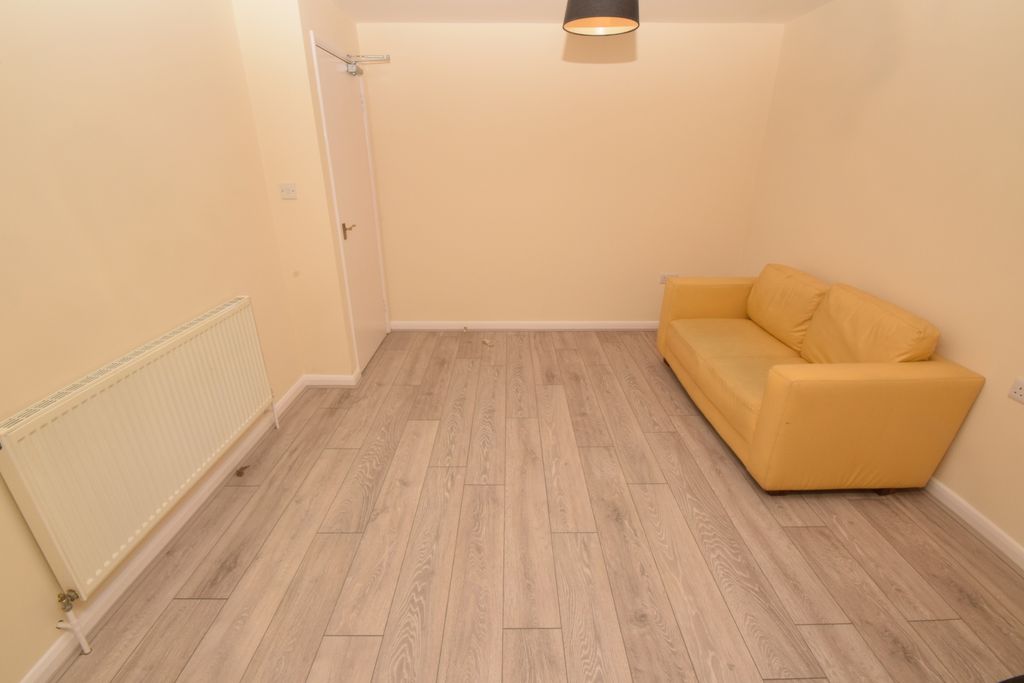 Property photo 3 of 10 Lounge