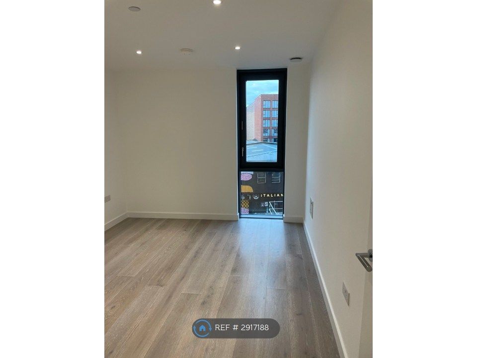 Property photo 3 of 11 Living Room