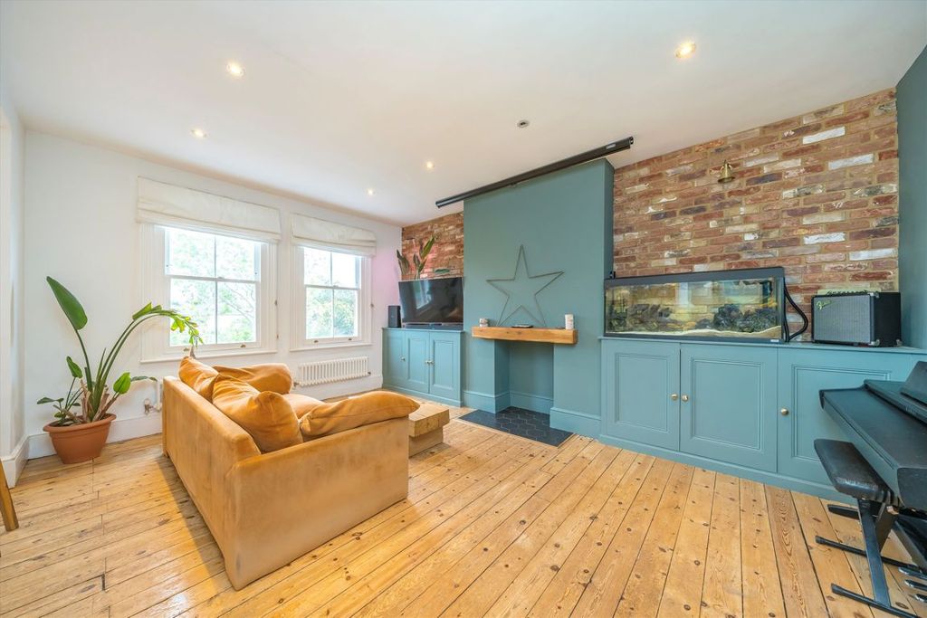 Property photo 2 of 9