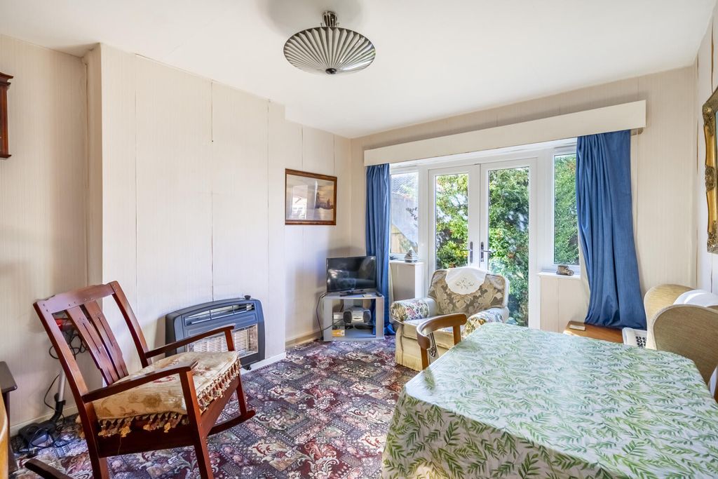 Property photo 3 of 17 Living Room