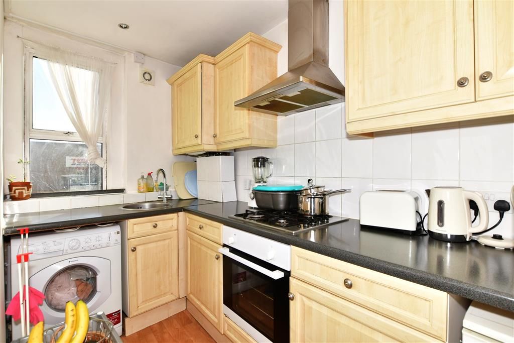 Property photo 2 of 7 Kitchen