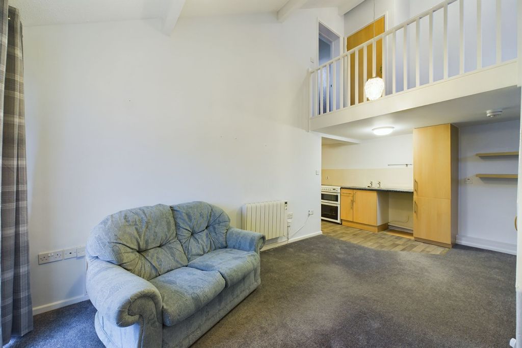 Property photo 3 of 12