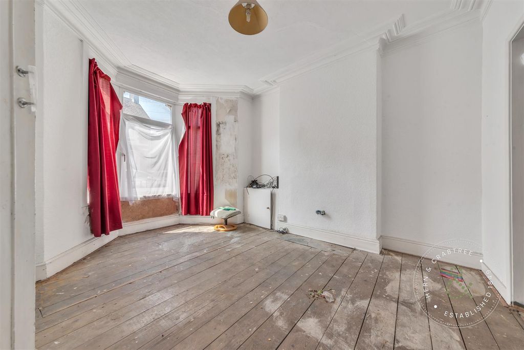 Property photo 2 of 28 Beresford-Road-11.Jpg