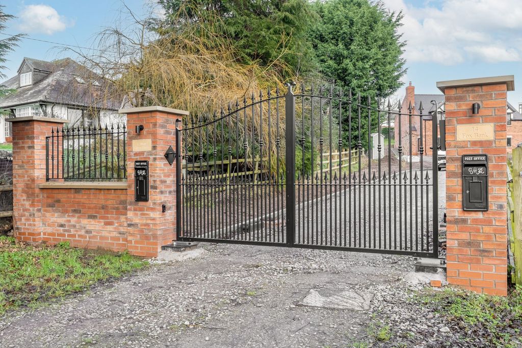 Property photo 2 of 37