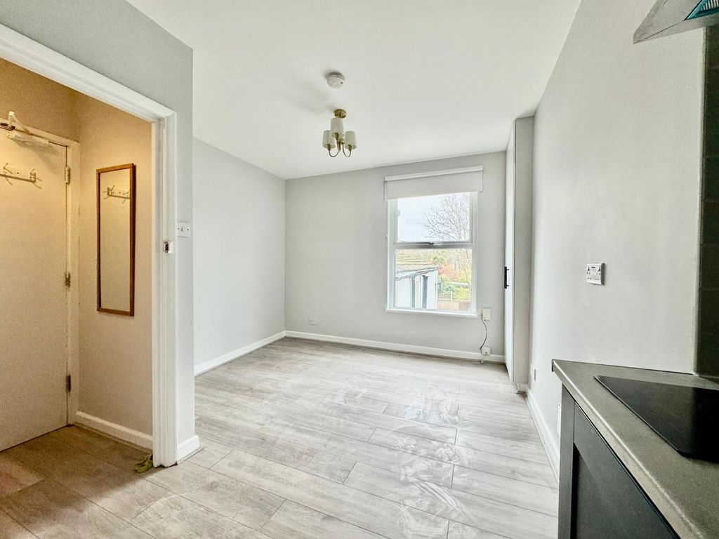 Property photo 1 of 6 Photo 6