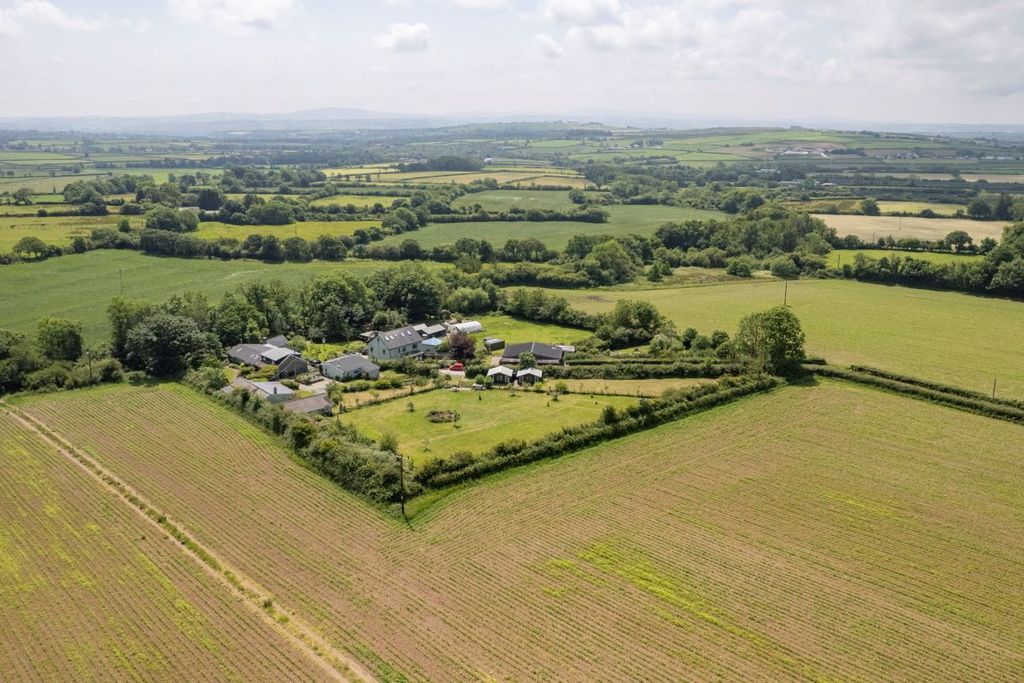Property photo 1 of 101