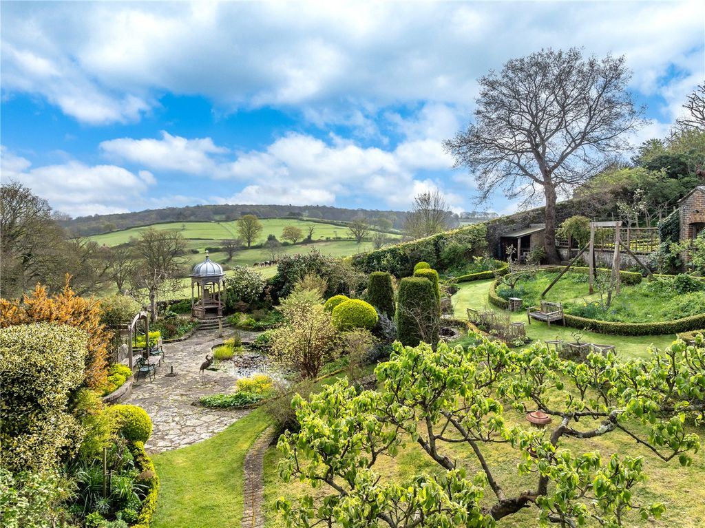 Property photo 3 of 28 Gardens