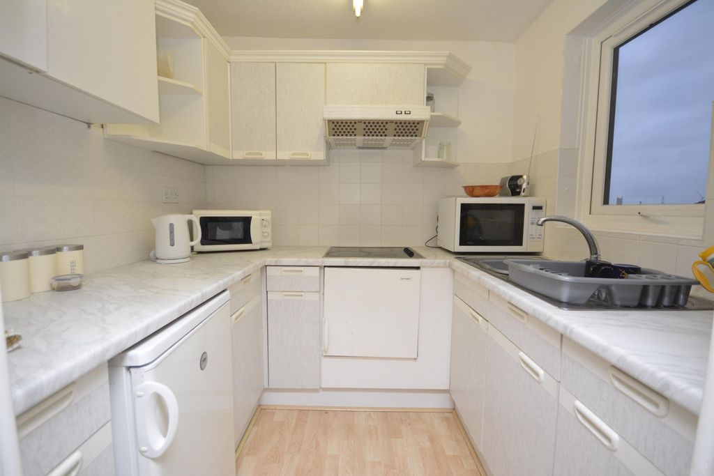 Property photo 3 of 5 Kitchen