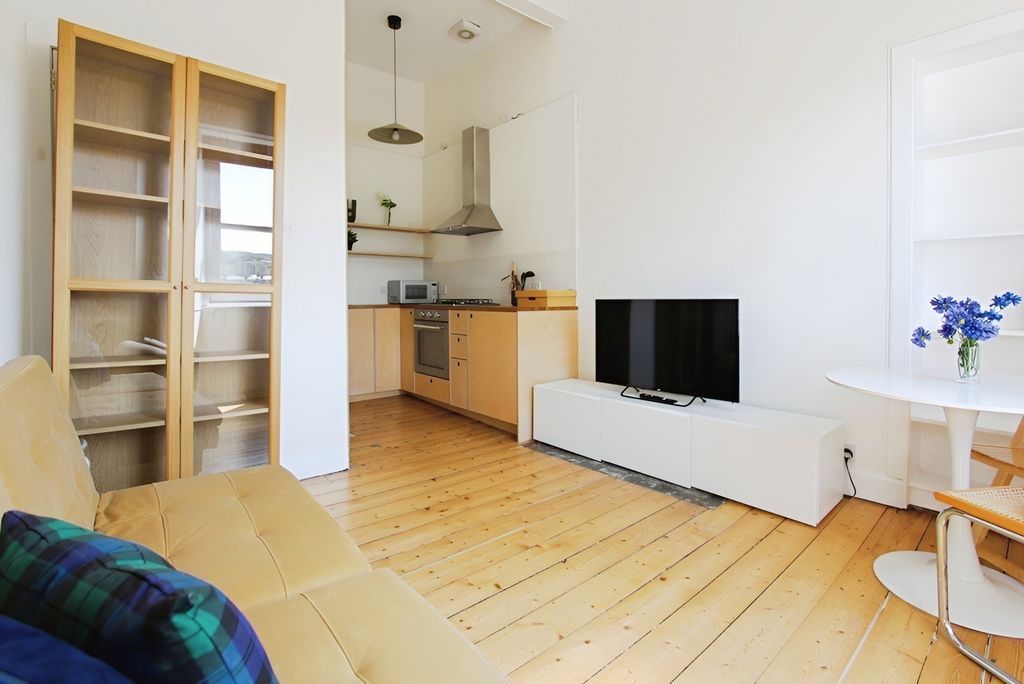 Property photo 2 of 7 Lounge To Kitchen