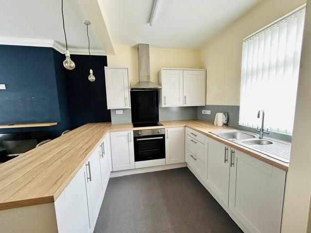 Property photo 3 of 9 Kitchen 2.Jpg