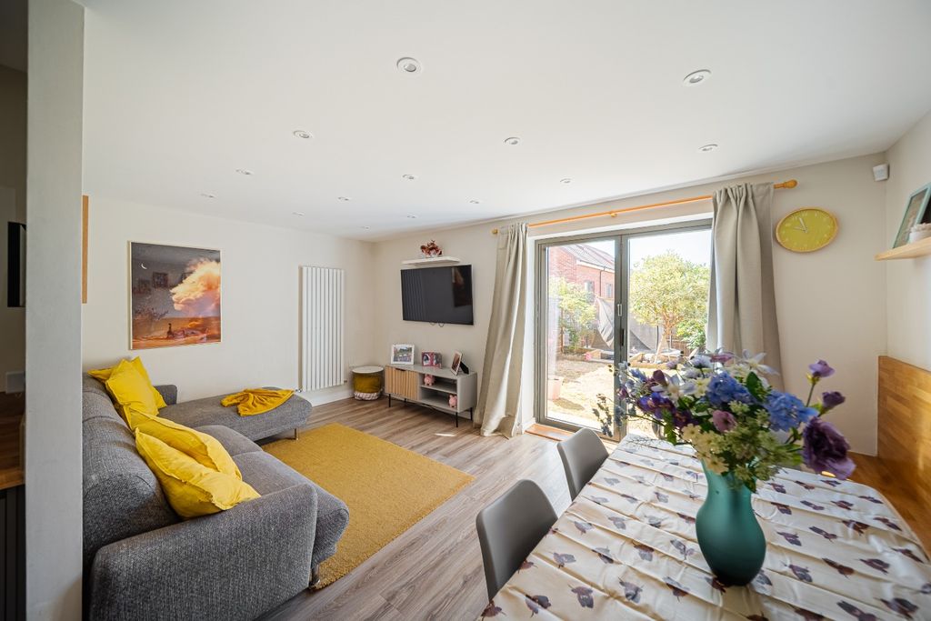 Property photo 3 of 26 5371153