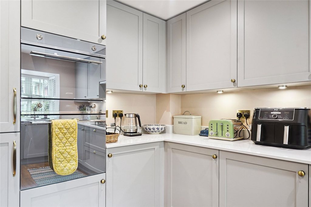 Property photo 3 of 19 Kitchen