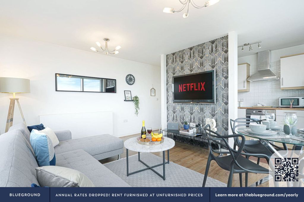 Property photo 3 of 27 Living Room