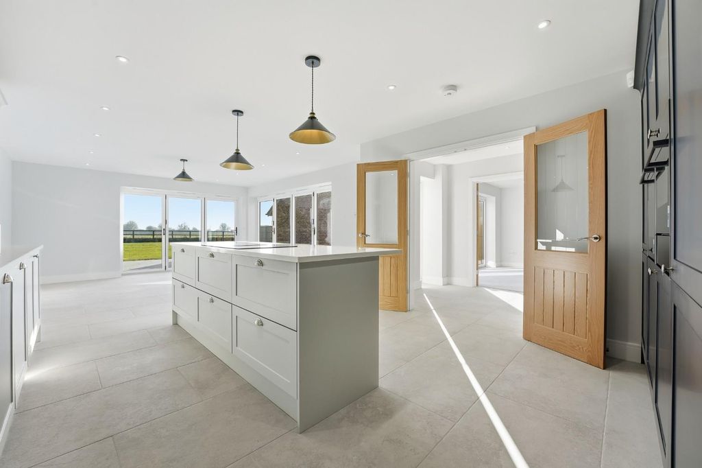 Property photo 3 of 31 Kitchen/Dining Room