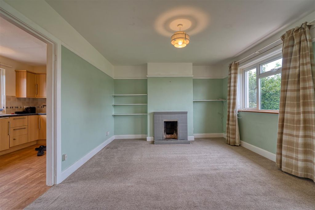 Property photo 3 of 11 Sitting Room