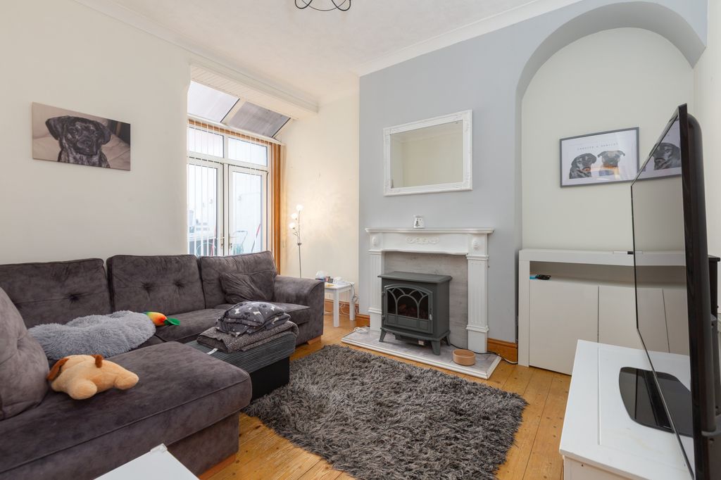 Property photo 2 of 11