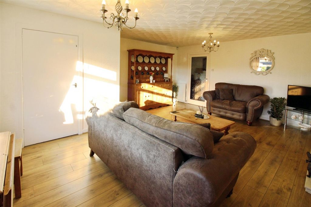 Property photo 3 of 12 Lounge/Dining Room