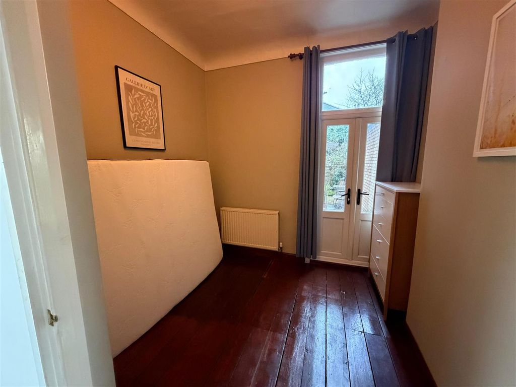 Property photo 3 of 8 Bedroom