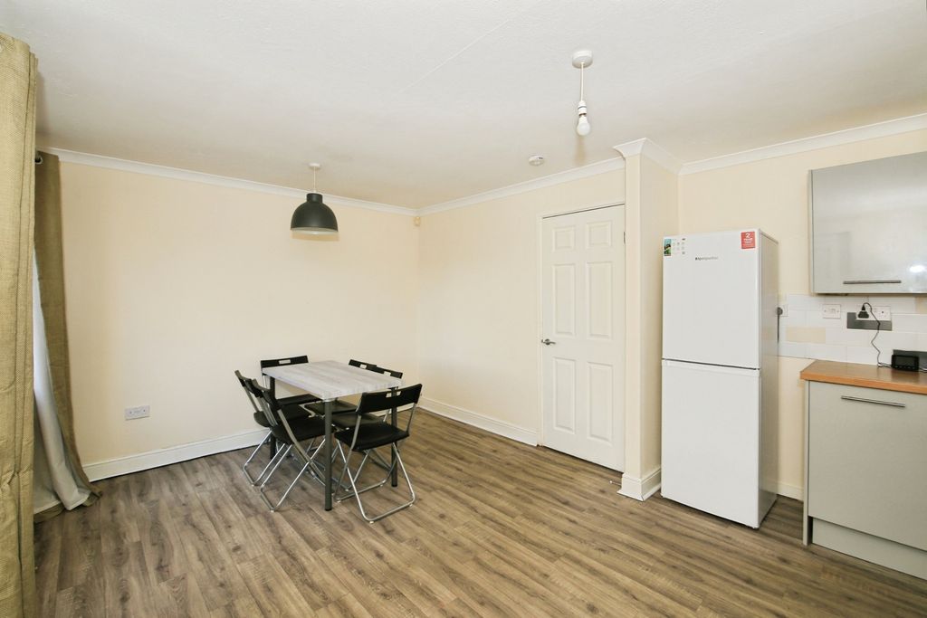 Property photo 3 of 20 Pbox-Img.Jpg