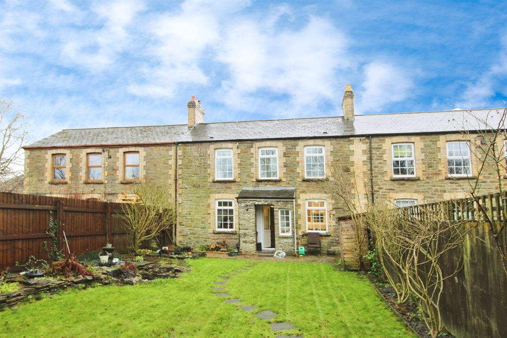 Property photo 3 of 18