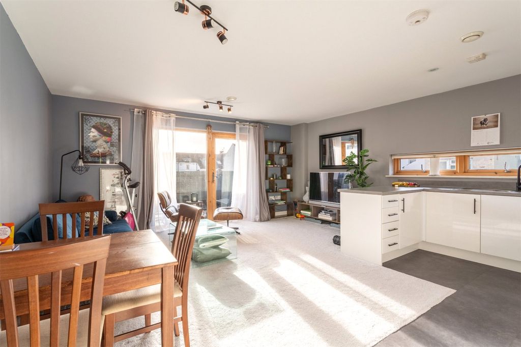 Property photo 2 of 10 Picture No. 12