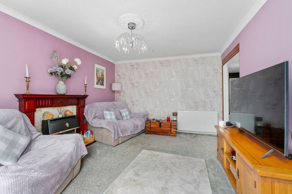 Property photo 3 of 28