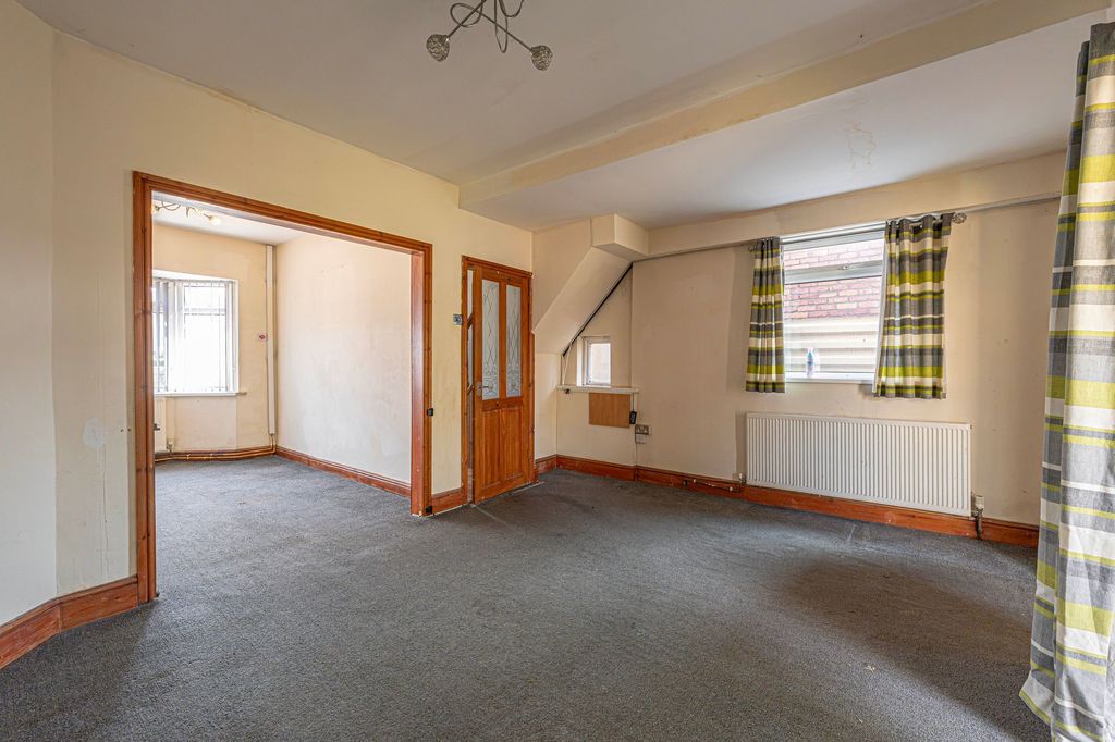 Property photo 3 of 31