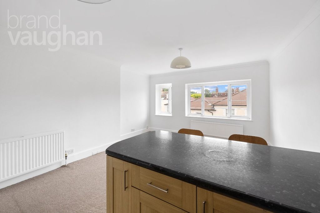 Property photo 3 of 18 Picture No. 06