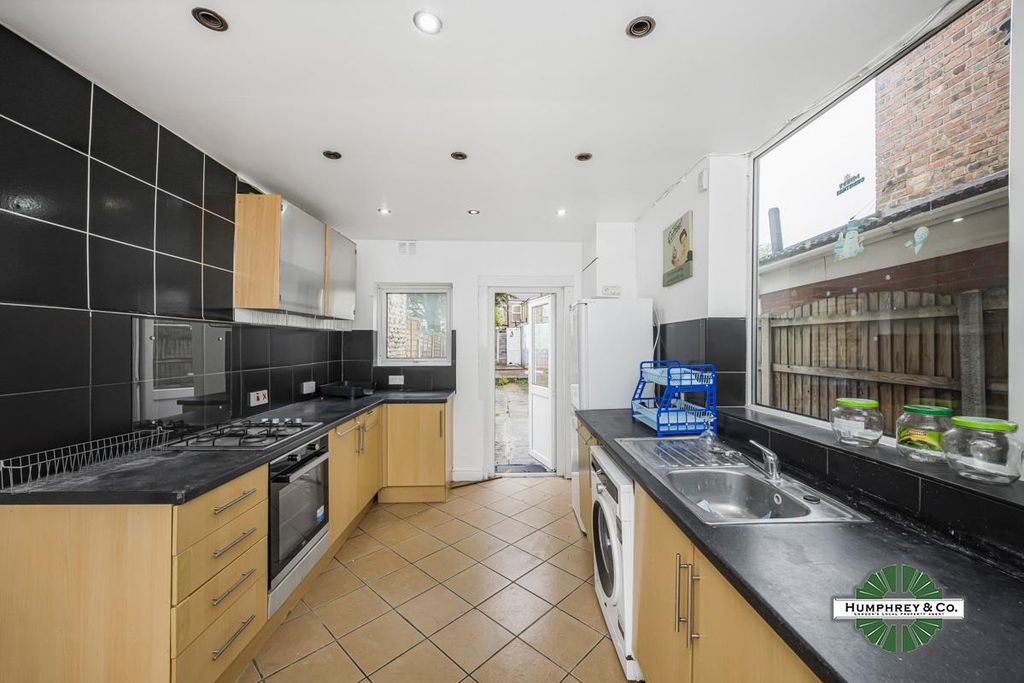 Property photo 1 of 21 Melbourne Road -014.Jpg