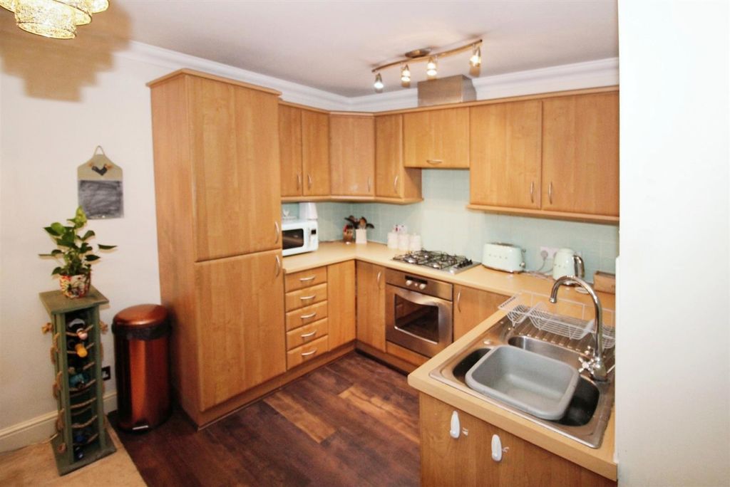 Property photo 3 of 26 Kitchen
