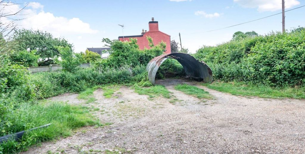 Property photo 2 of 6