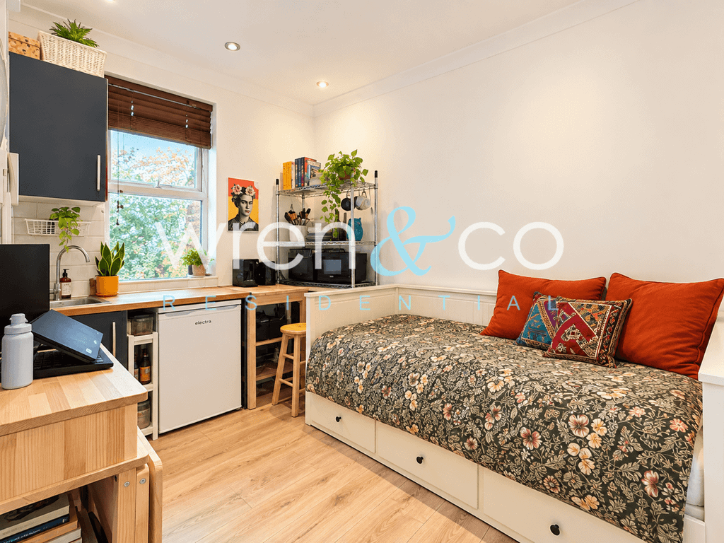 Property photo 1 of 9 Studio Flat For Rent