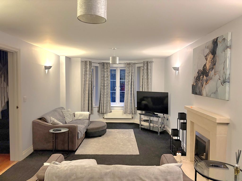 Property photo 3 of 7 Lounge