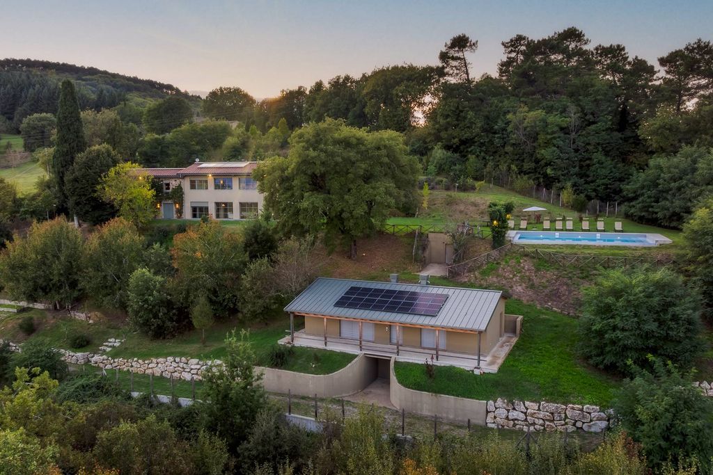 Property photo 1 of 33