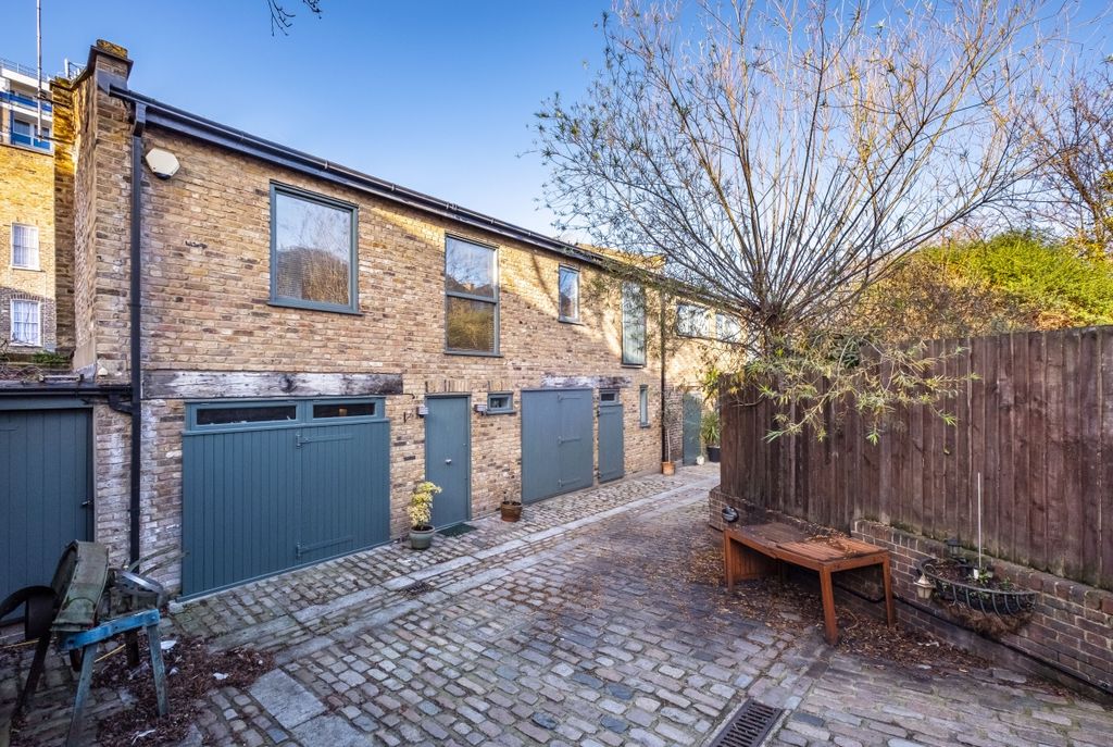 Property photo 1 of 12 Prices Mews