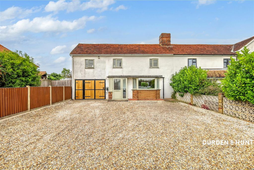 Property photo 1 of 26 Chelmsford Road