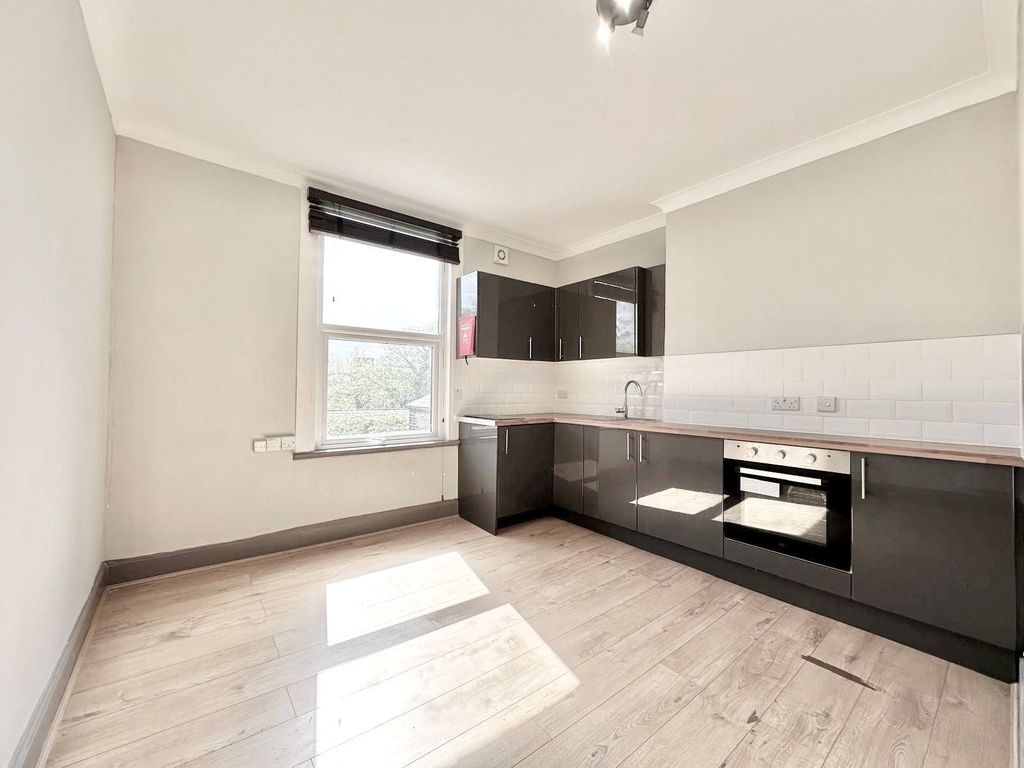 Property photo 1 of 6 Studio Flat For Rent
