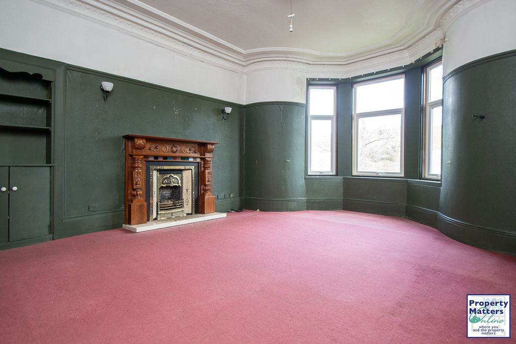 Property photo 3 of 23 Lounge