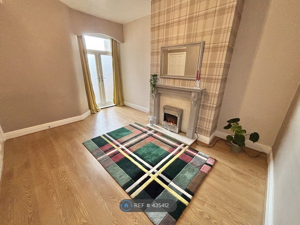 Property photo 3 of 10 Back Lounge