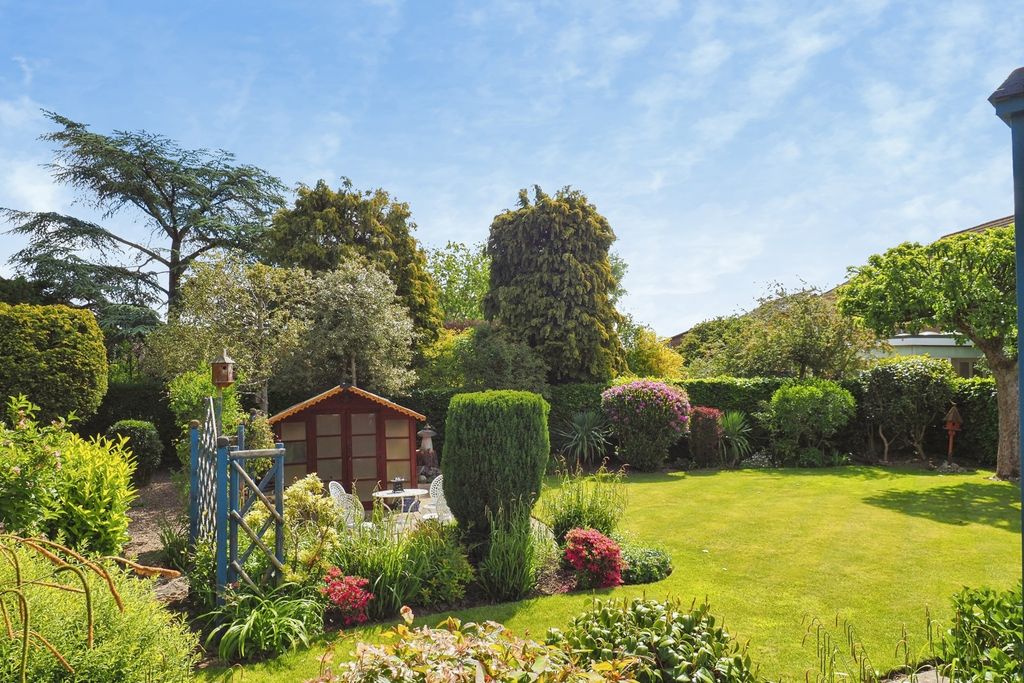 Property photo 3 of 17 Garden