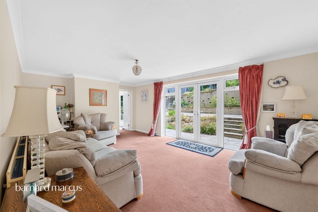 Property photo 3 of 11