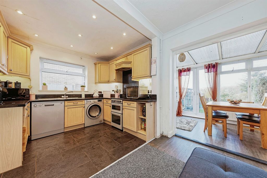 Property photo 3 of 13 Kitchen