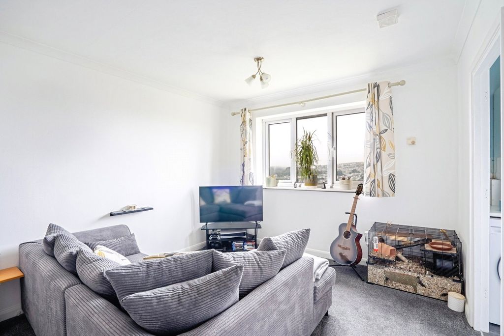 Property photo 3 of 17 Lounge/Diner