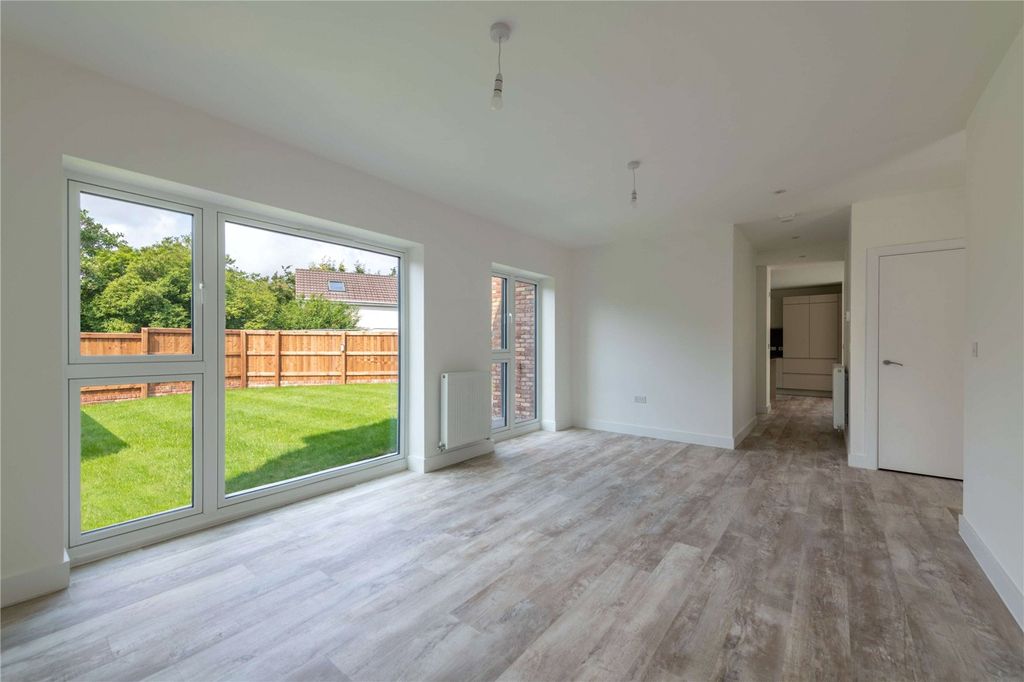 Property photo 3 of 20 Picture No. 12