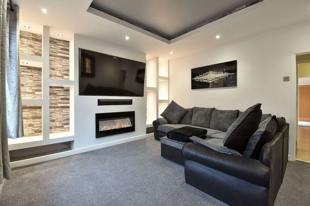 Property photo 3 of 23