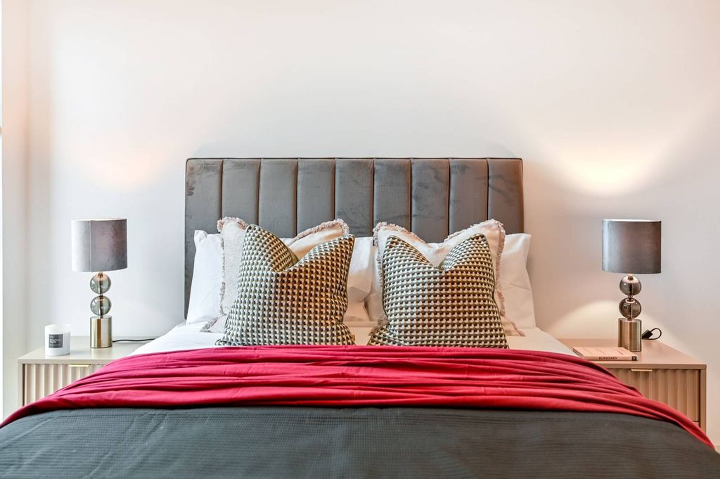 Property photo 2 of 26