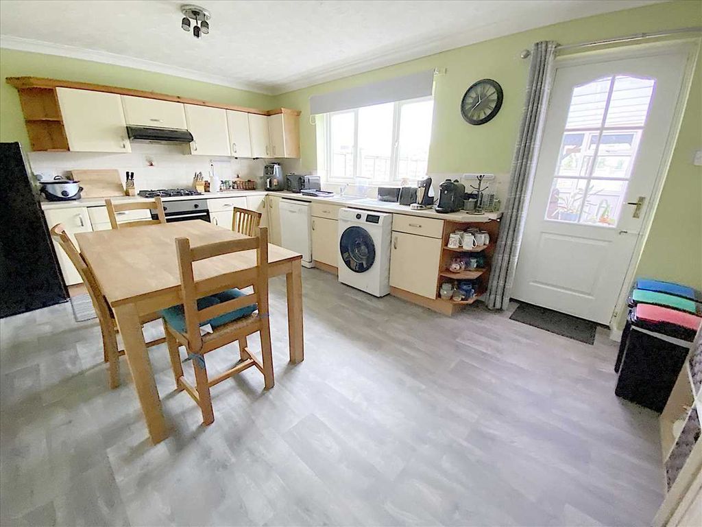 Property photo 3 of 10 Dining Kitchen: