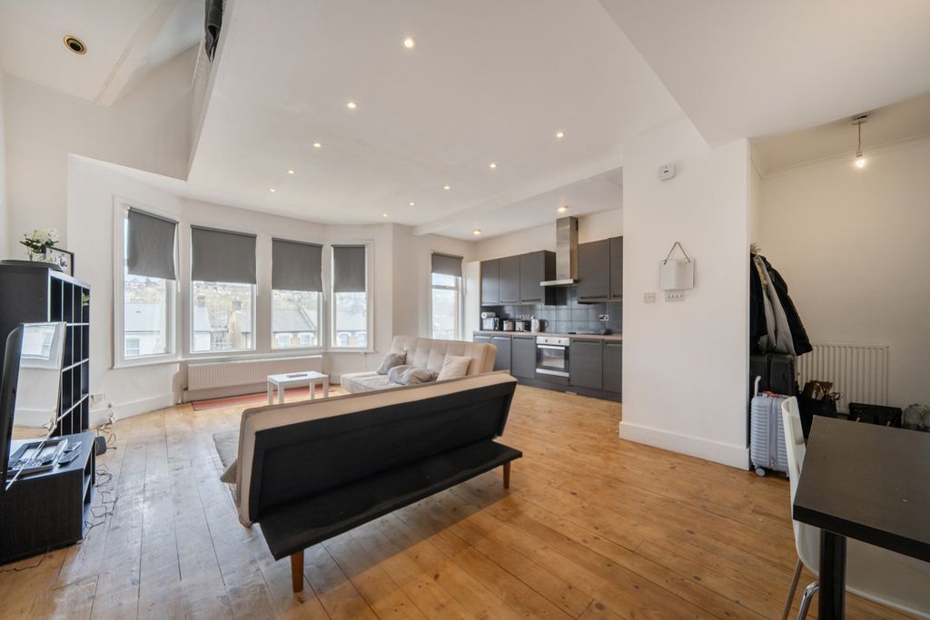 Property photo 2 of 19 1432774-13-69c418...