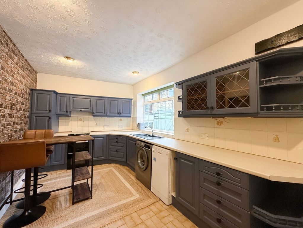 Property photo 2 of 12 Kitchen